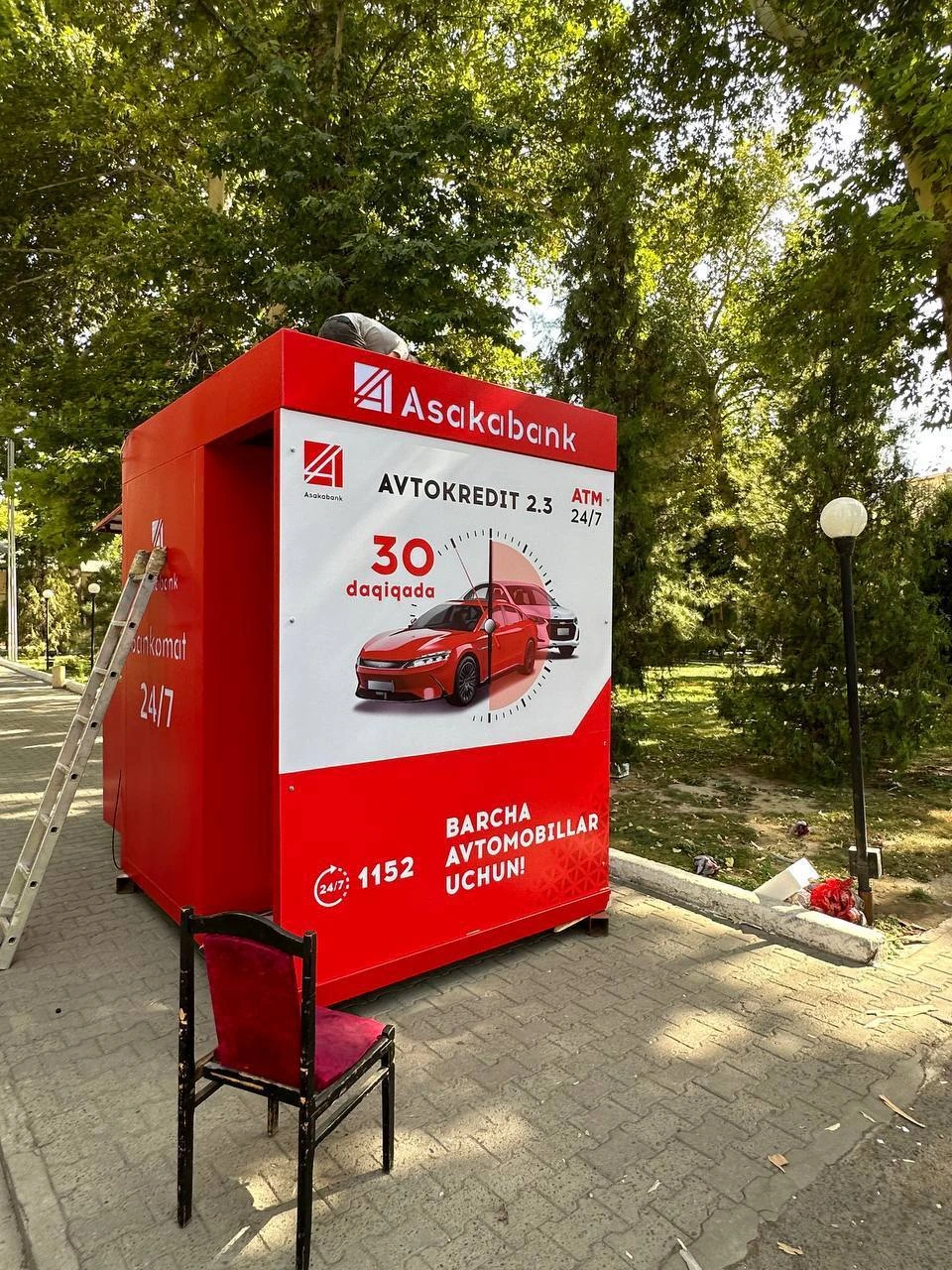 Кабина Asakabank с боковым входом и техническим отсеком, ракурс 3